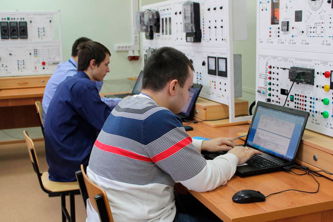 аборатория автоматики в Липецком металлургическом колледже оборудована стендами ГалСен® по датчикам технологических параметров, автоматике на основе контроллеров и др.